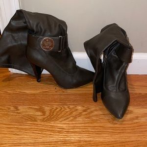 BCBG grey pump/heeled boots